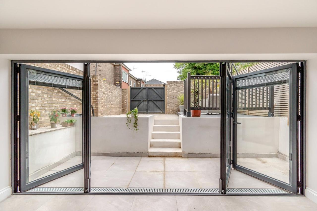 Modern Garden Flat With Private Parking Leilighet London Eksteriør bilde